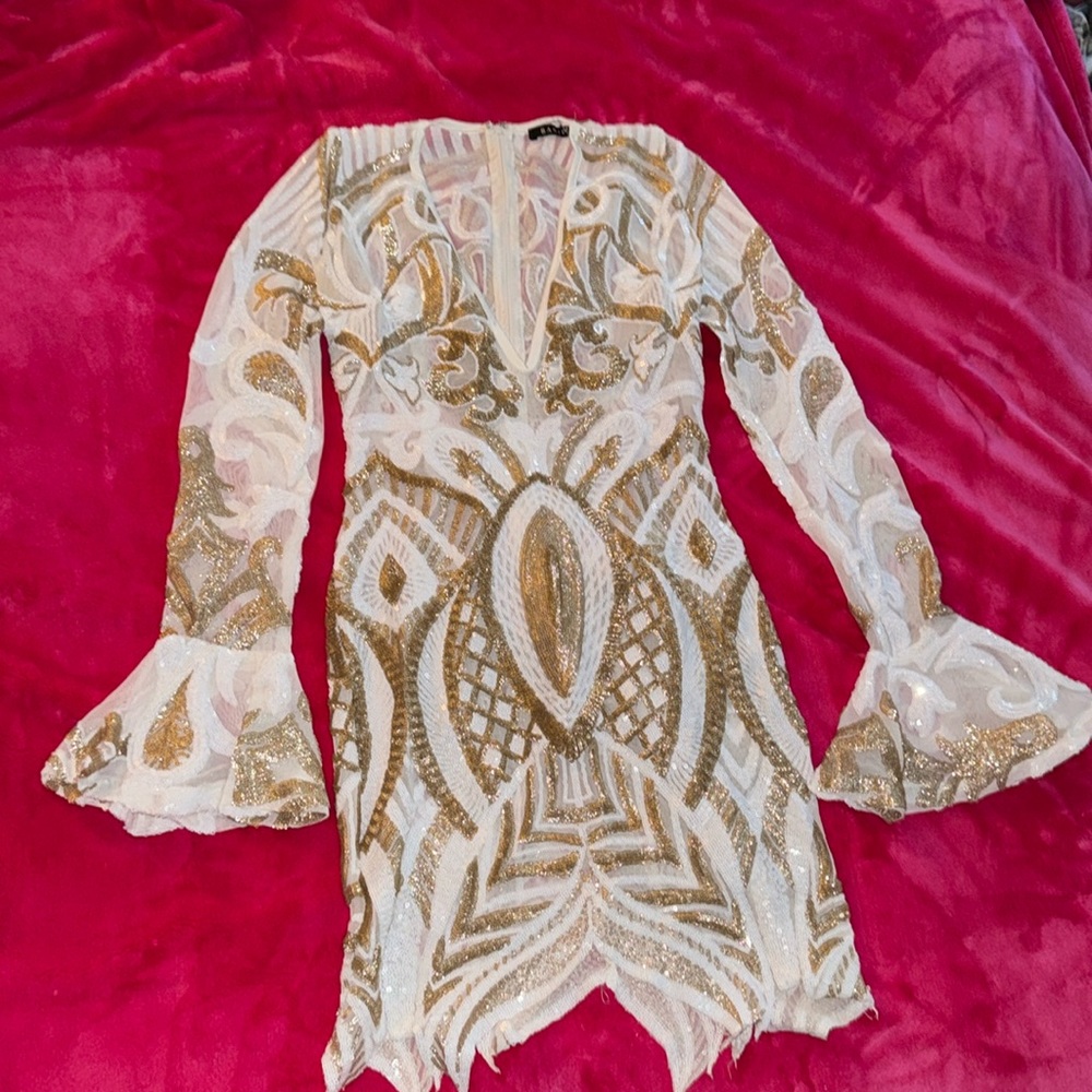 by: Hand Made size: Medium color: White And Gold